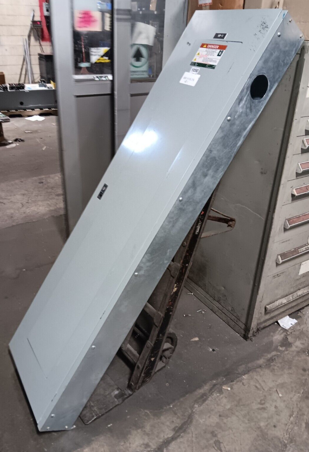EATON PRL2A 400 AMP MAIN BREAKER PANELBOARD 42 CIRC 480Y/277 VAC 3Ø KD3400F MAIN