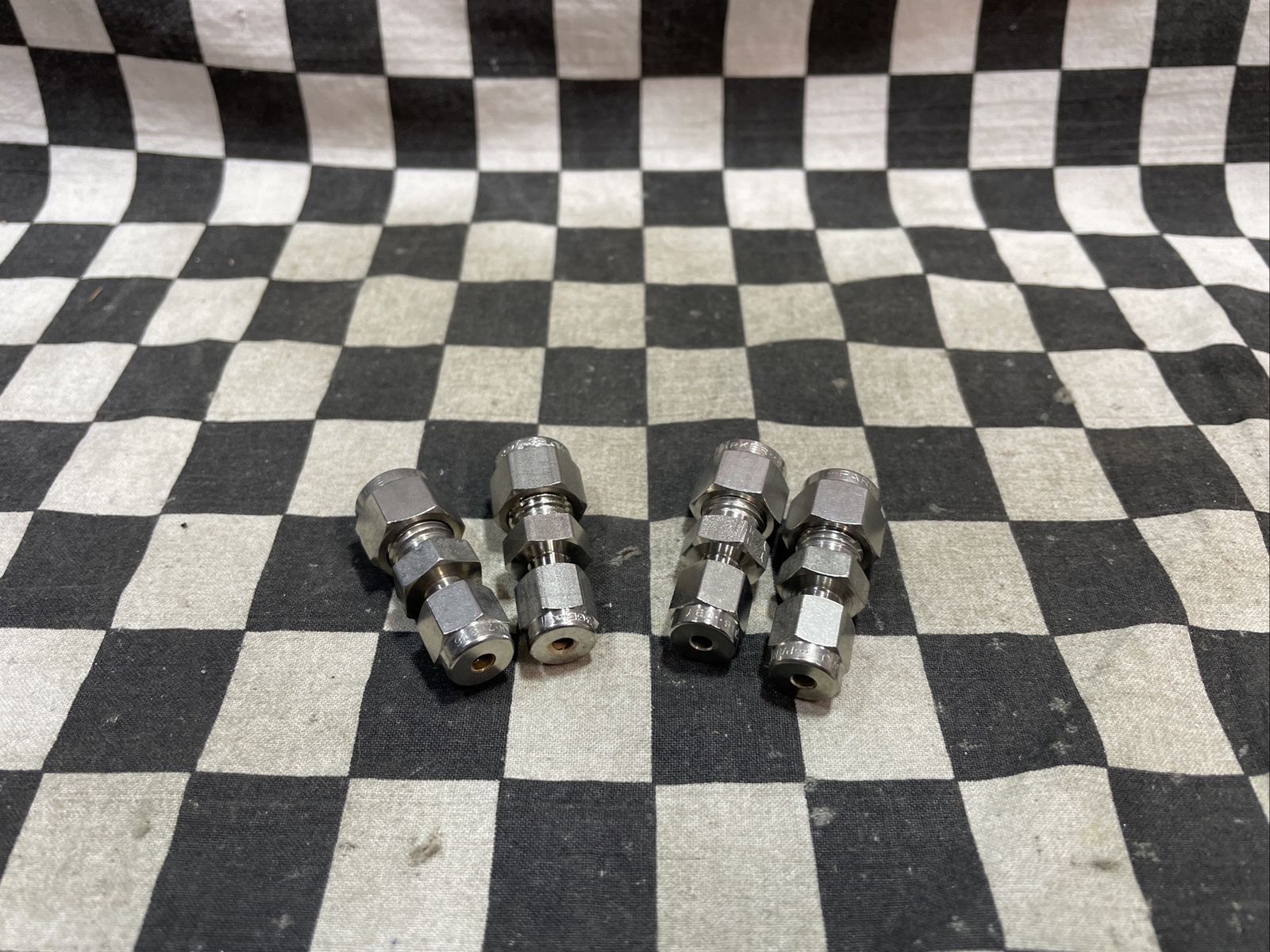 SWAGELOK SS-400-6-2 PARKER 4RU2-316, REDUCER UNION 1/4″X1/8″ LOT OF 4 #1639F23