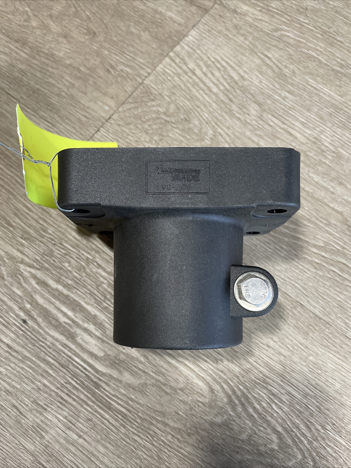 Valu Guide VG-308 1 1/2″ pipe post cap leg support bracket