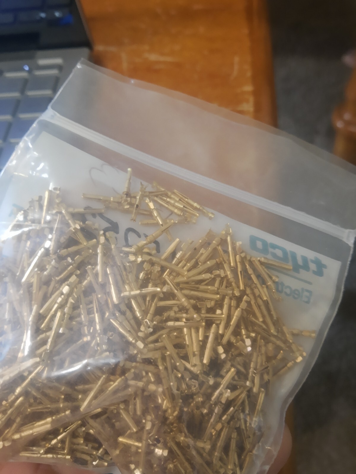 NEW LOT of 100 Socket Contact Gold Crimp 22-26 AWG Stamped # AMP 745253-6