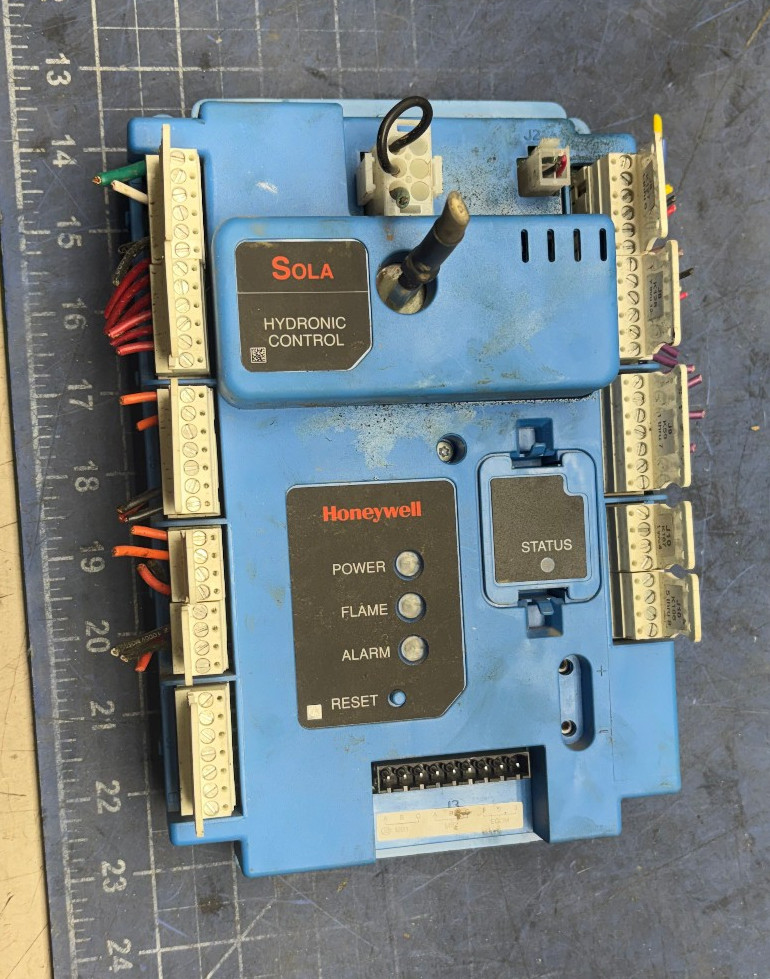 HONEYWELL SOLA HYDRONIC CONTROL SYSTEM P/N R7910A1027 *SEE PICTURES*