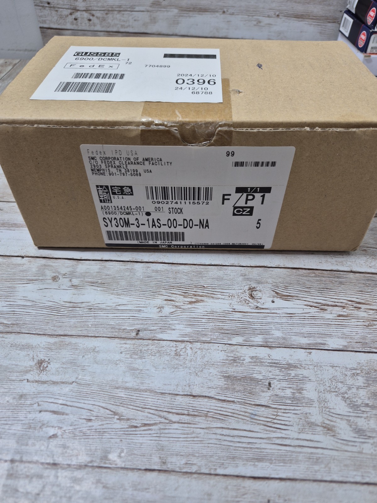 Lot Of 5 SMC SY30M-3-1AS-00-D0-NA, Manifold, Internal Pilot, Rail Mounting