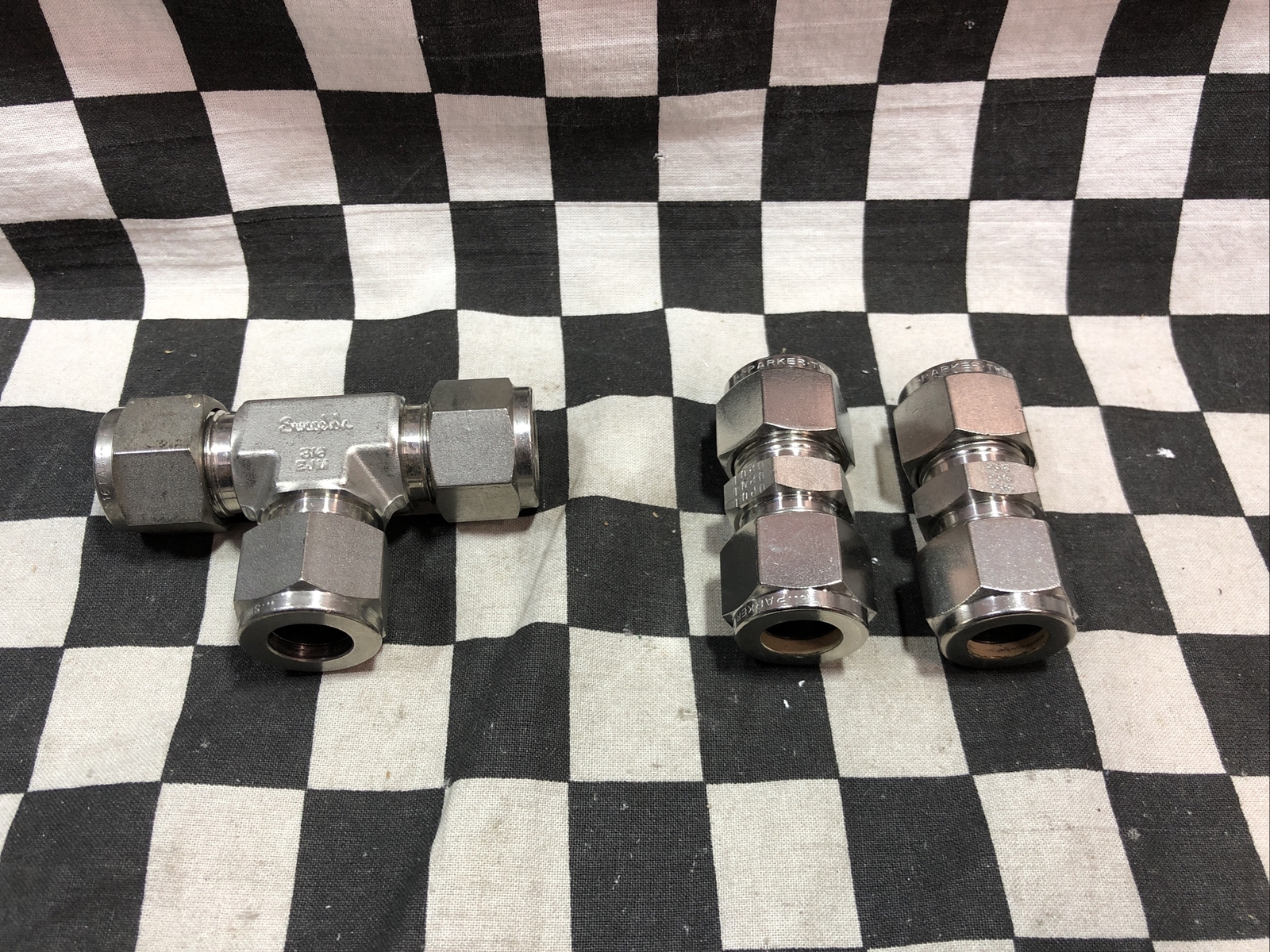 SWAGELOK TEE 1/2″ SS-810-3 & PARKER UNION 1/2″, 8SC8-316 , LOT OF 3 #122Q20