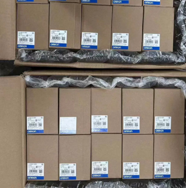 New Controller E5CC-RX3D5M-001 FedEx DHL or UPS express fast shipping