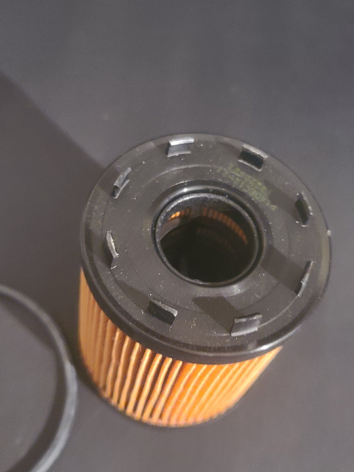 GENUINE OEM Mopar Oil Filter 68102241AA (1.4L Engine) Fits Fiat Dodge & Jeep