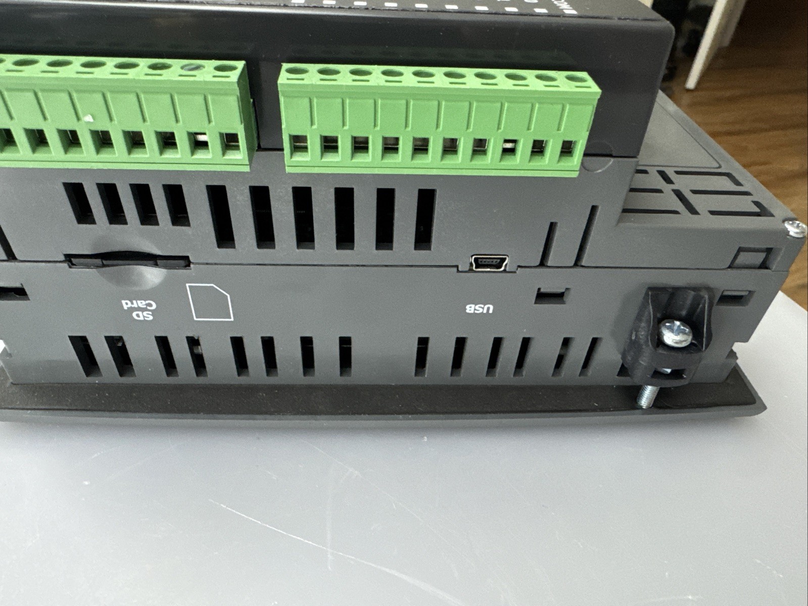 UNITRONICS V570-57-T20B-J / V200-18-E4XB