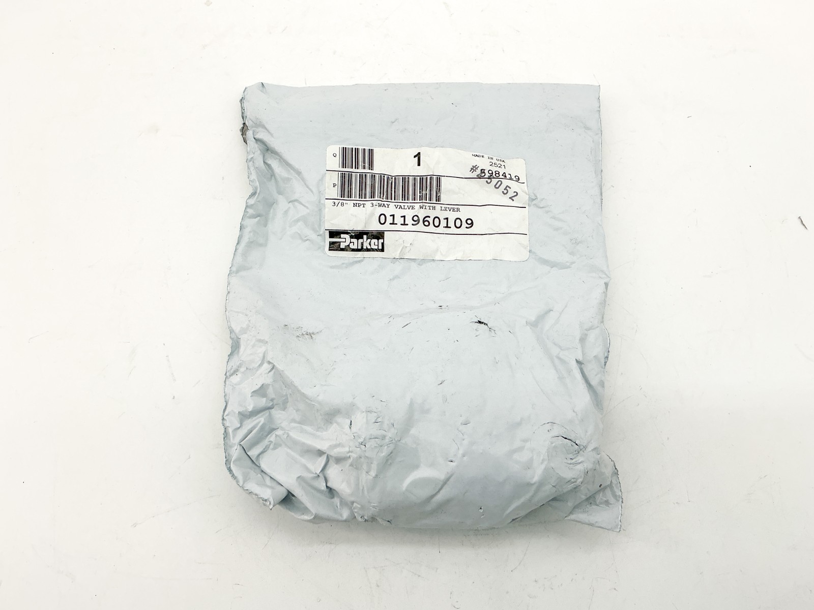 New Parker 011960109 3/8″ 3-Way Control Valve With Lever – Sealed