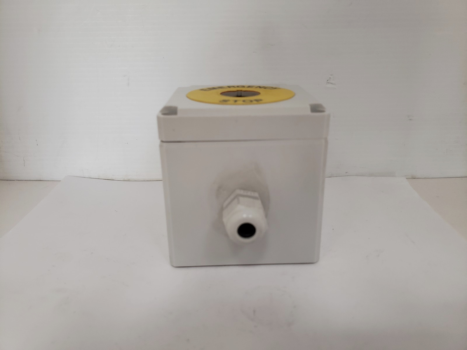 HOFFMAN Q-1PBPCDM ENCLOSURE EMERGENCY STOP 4,4X6,12,13 FOR PUSHBUTTON