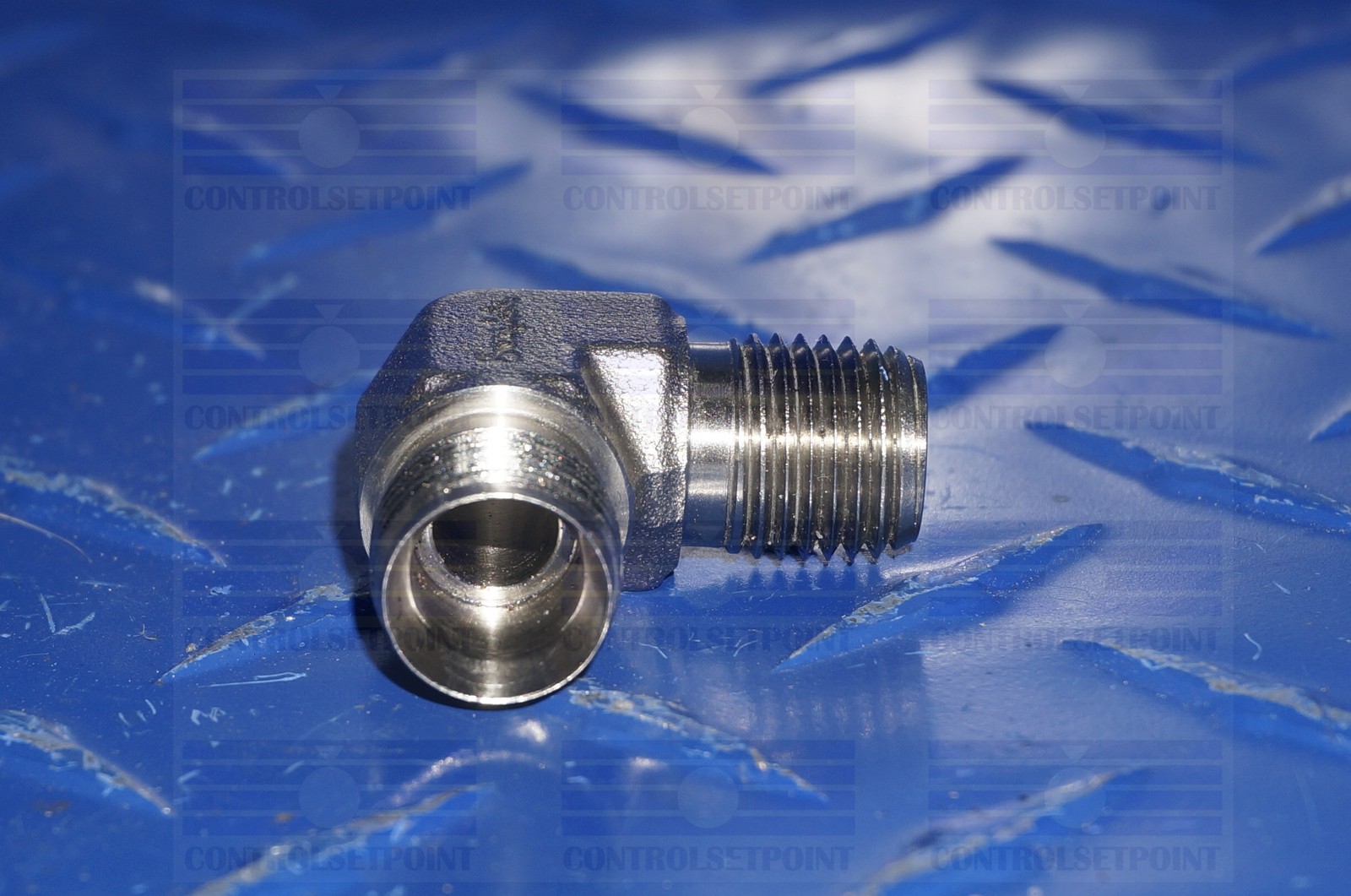 SWAGELOK 1/4″ NPT TO 3/8″ TUBE ELBOW MALE TO MALE 316 SST SS-600-2-4
