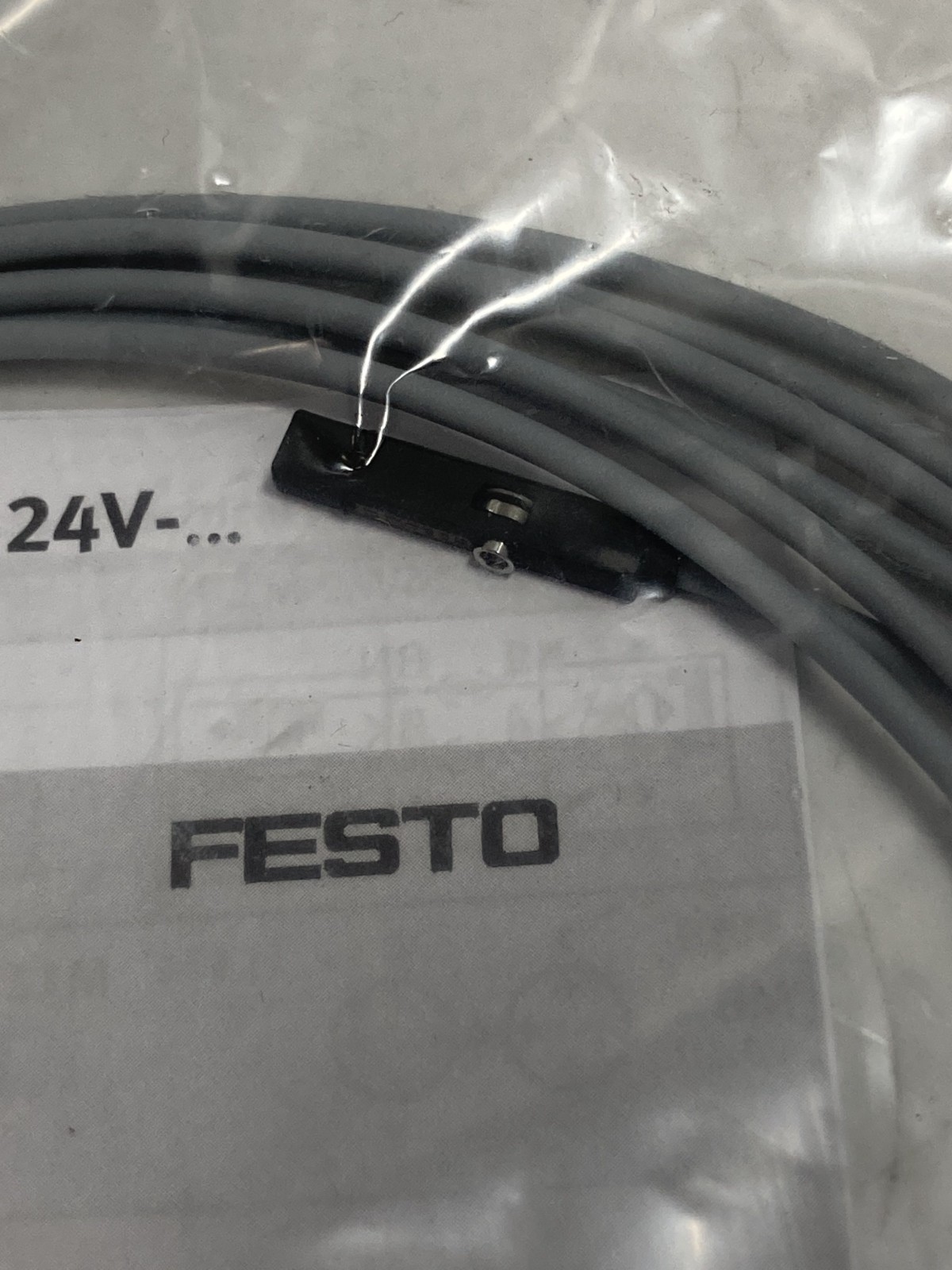 FESTO SMT-10M-PS-24V-E-2.5-L-OE PROXIMITY SWITCH NIB