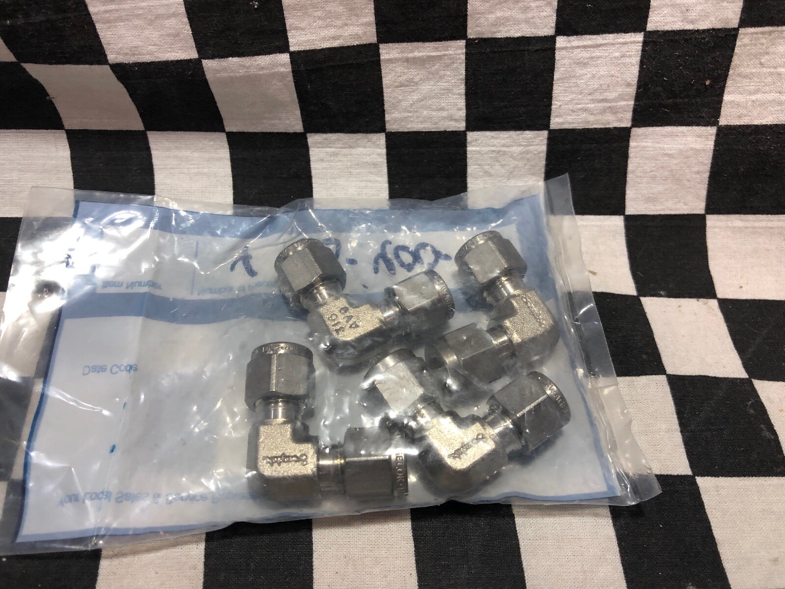 LOT OF 7 SWAGELOK FEMALE ELBOW SS-810-8-4 & SS-400-9, SHIPSAMEDAY#V1T