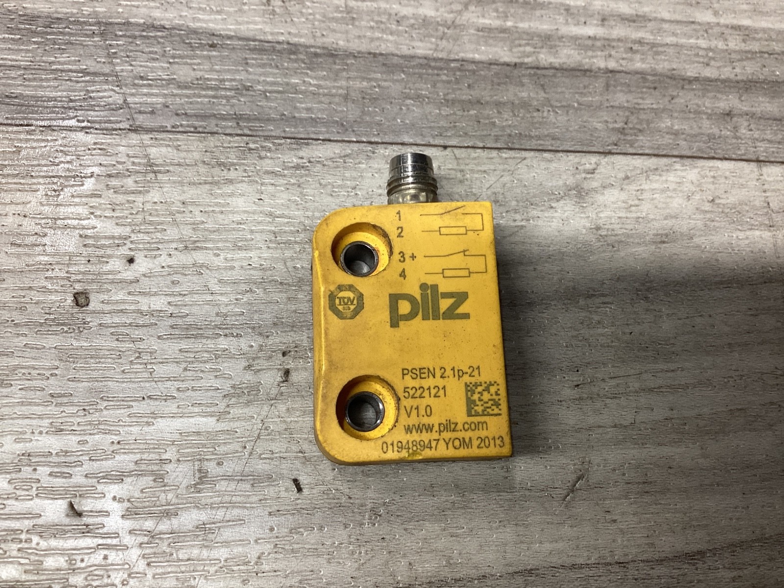 PILZ PSEN 2.1P-21 SAFETY SWITCH W/ MALE CONNECTOR #128N136