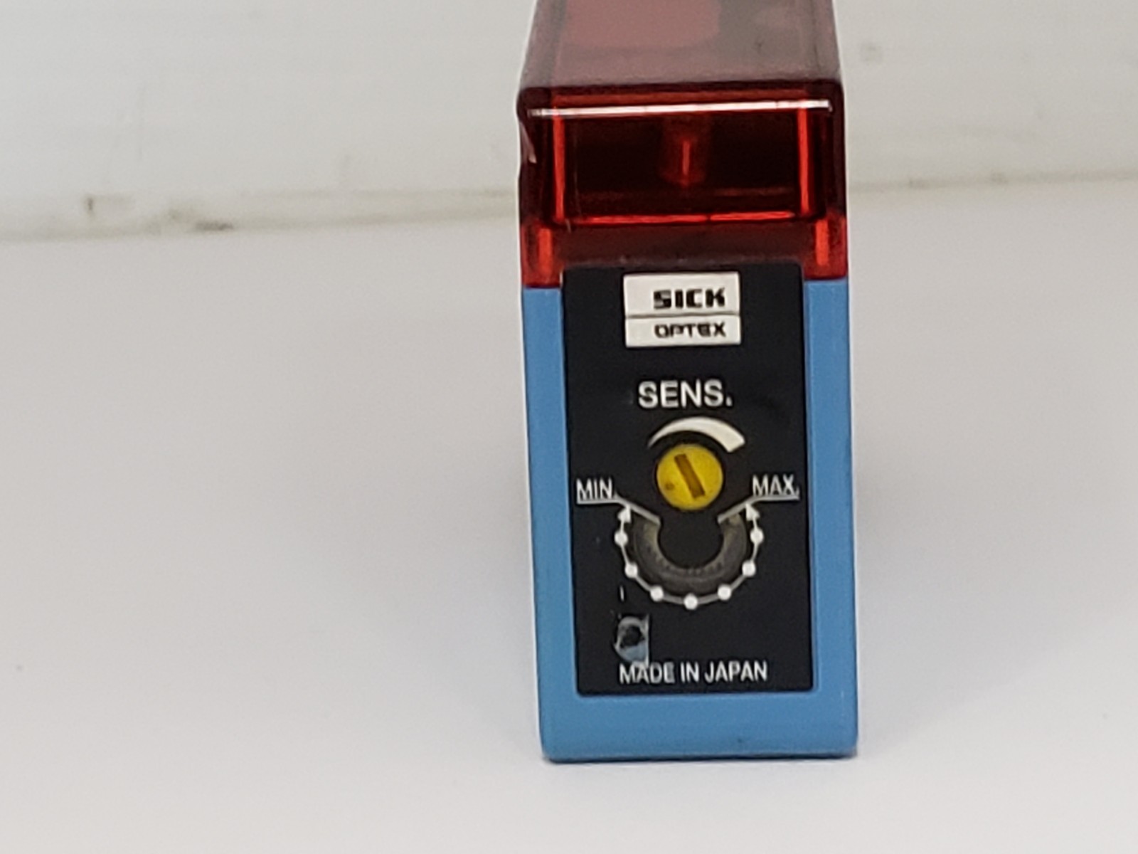 SICK WL250-P430 PHOTOELECTRIC SENSOR RETRO-REFLECTIVE 10-30 VDC PNP 4 PIN