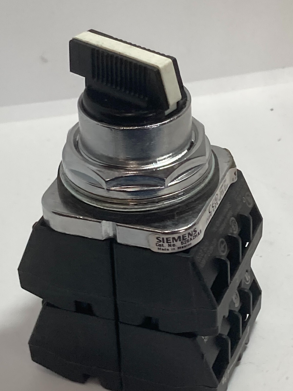 SIEMENS 52SA2HABJ2K2 SELECTOR SWITCH 4 POSITION MAINTAINED 2NO/2NC NNB