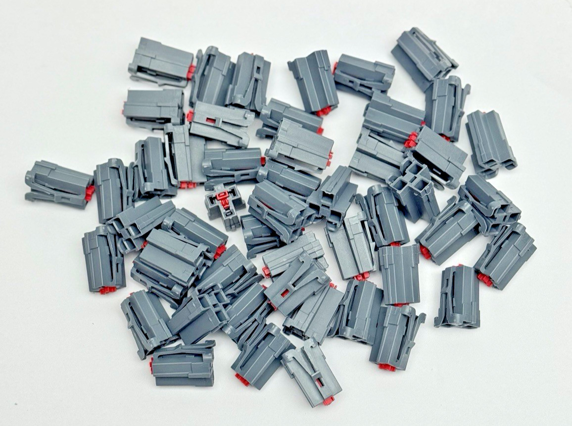 Lot of 50, Automotive Connectors 3 Way Female APEX 2.8 Unsealed Dark Grey