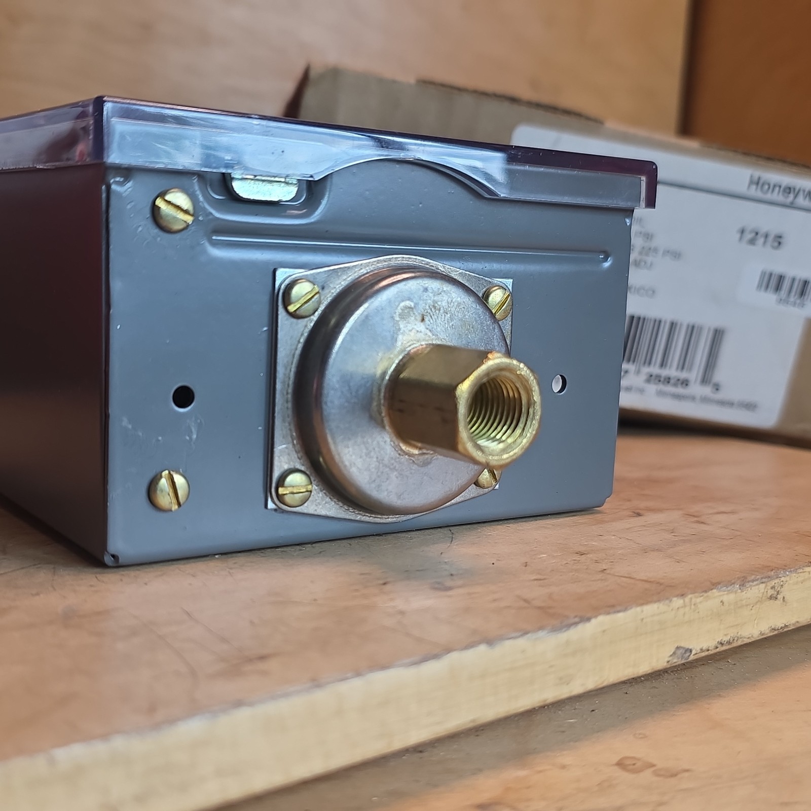 HONEYWELL L404T1063 10-150 PSI, SPDT SWITCH PRESURETROL CONTROLLER