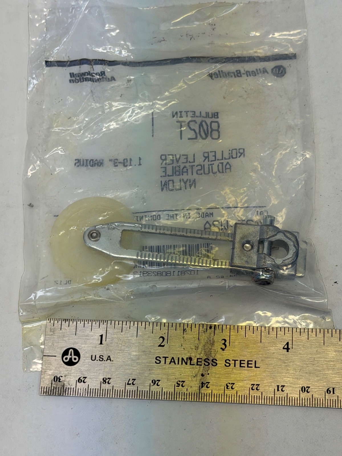 New Allen Bradley 802T-W2A Roller Lever Adjustable Nylon 1.19-3″ Radius Ser. B