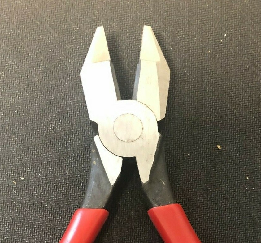 URREA 267-G 7″ LINESMAN PLIERS