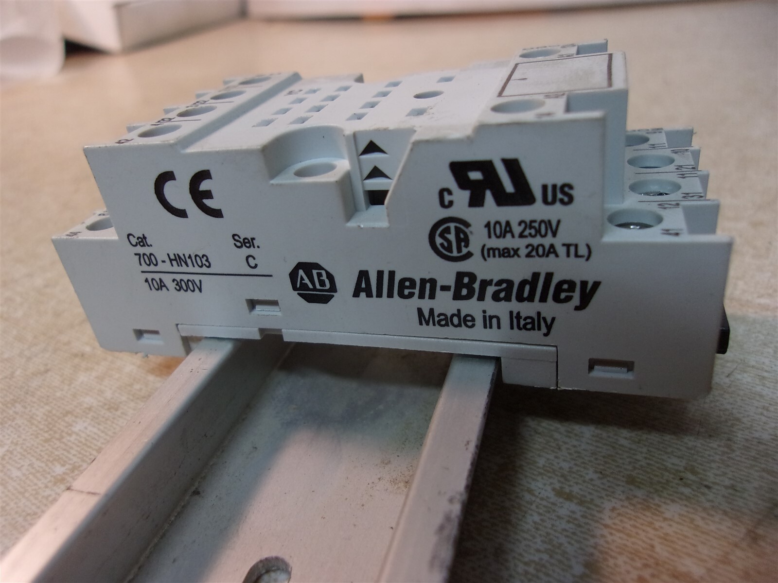 Allen Bradley 700-HN103 Relay Socket Terminal Rail Assembly *FREE SHIPPING*
