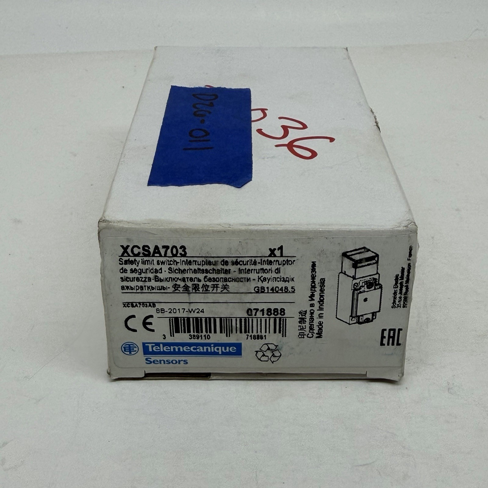 Telemecanique Sensors Xcsa703 2Nc/1No Safety Interlock Switch Nema 4, 4X, 12 Ip