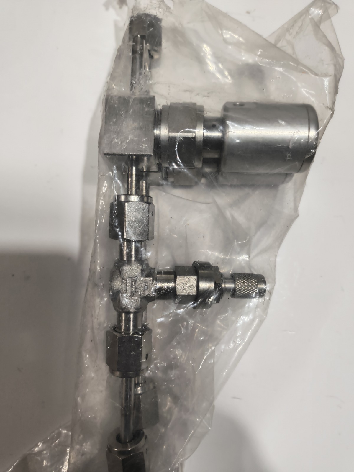 Swagelok 6LV-BNBW4-C High-Purity Bellows Valve Assembly – 1/4″ Tube Butt Weld