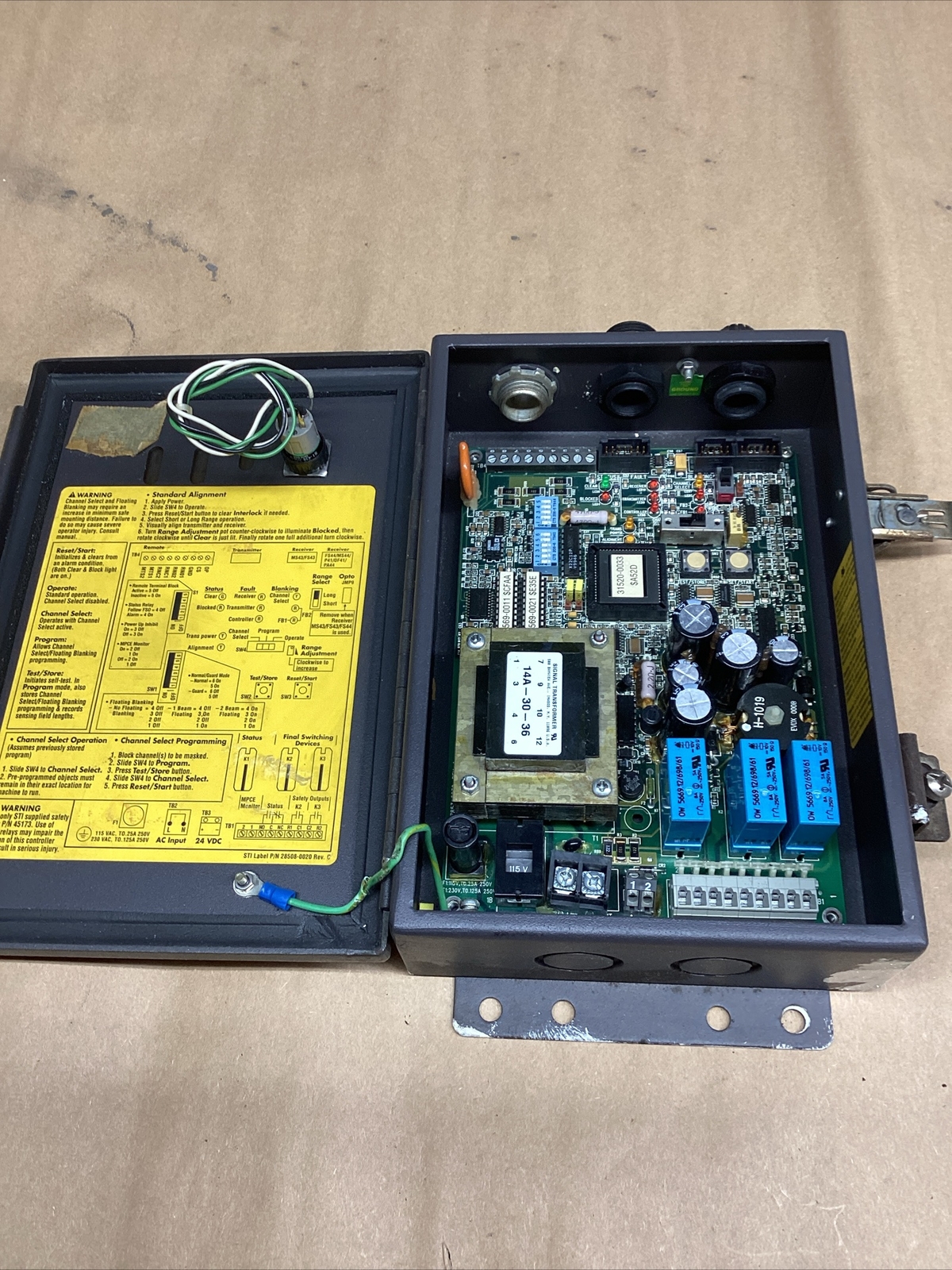 STI LCCK-FB-AC1-U USED SAFETY LIGHT CURTAIN CONTROLLER *NO KEY* #4002G135PR7
