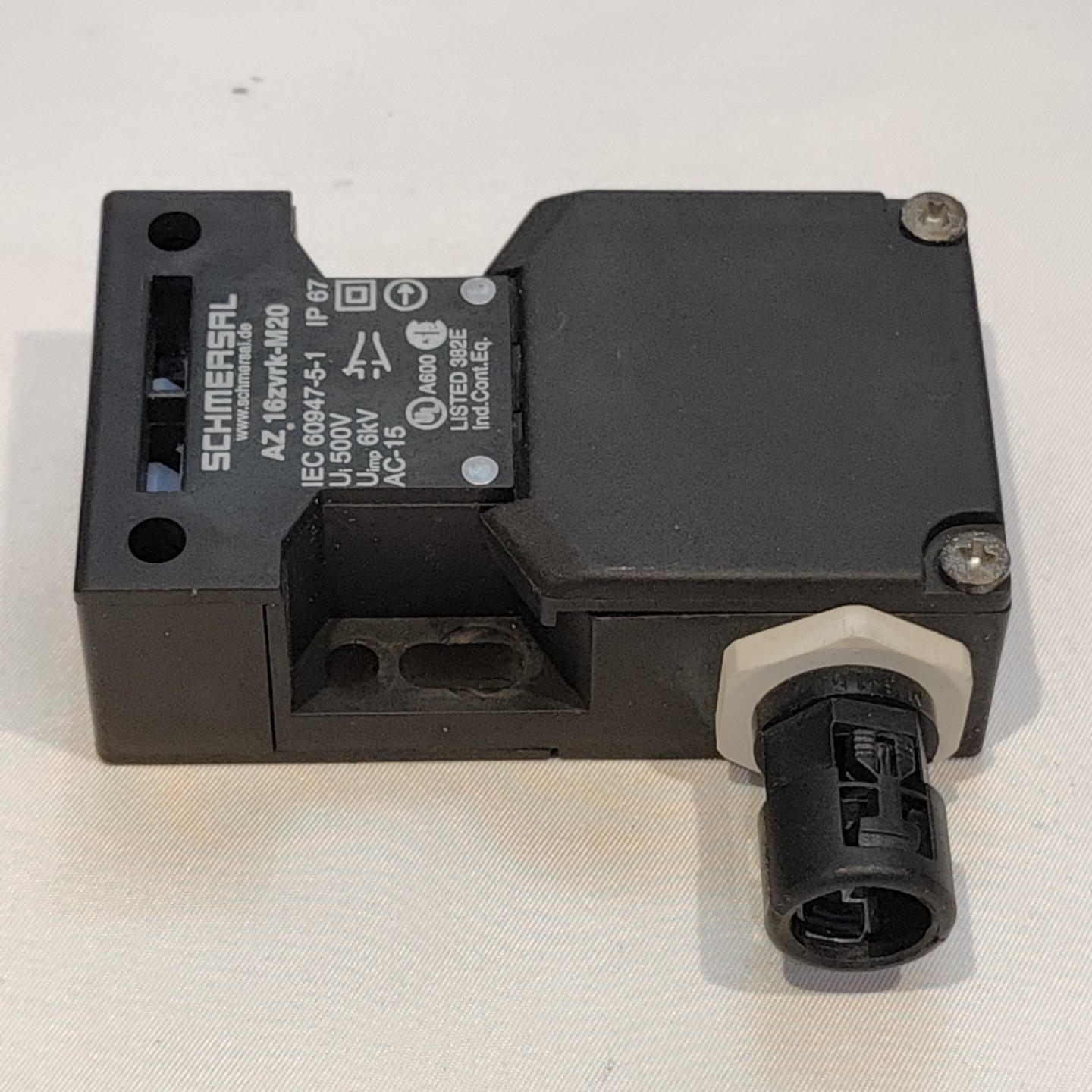 (2) Schmersal Safety Interlock Switch Latch AZ16-ZVRK-M20