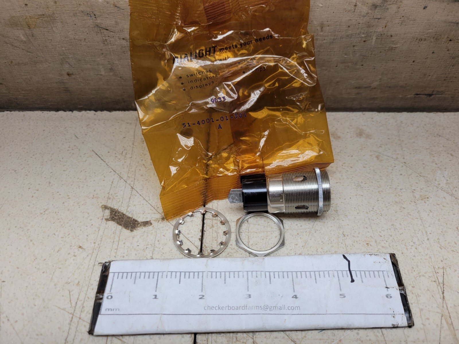 NOS Dialight Indicator Light 51-4001-01-301 1339AS763-1 6210010924325