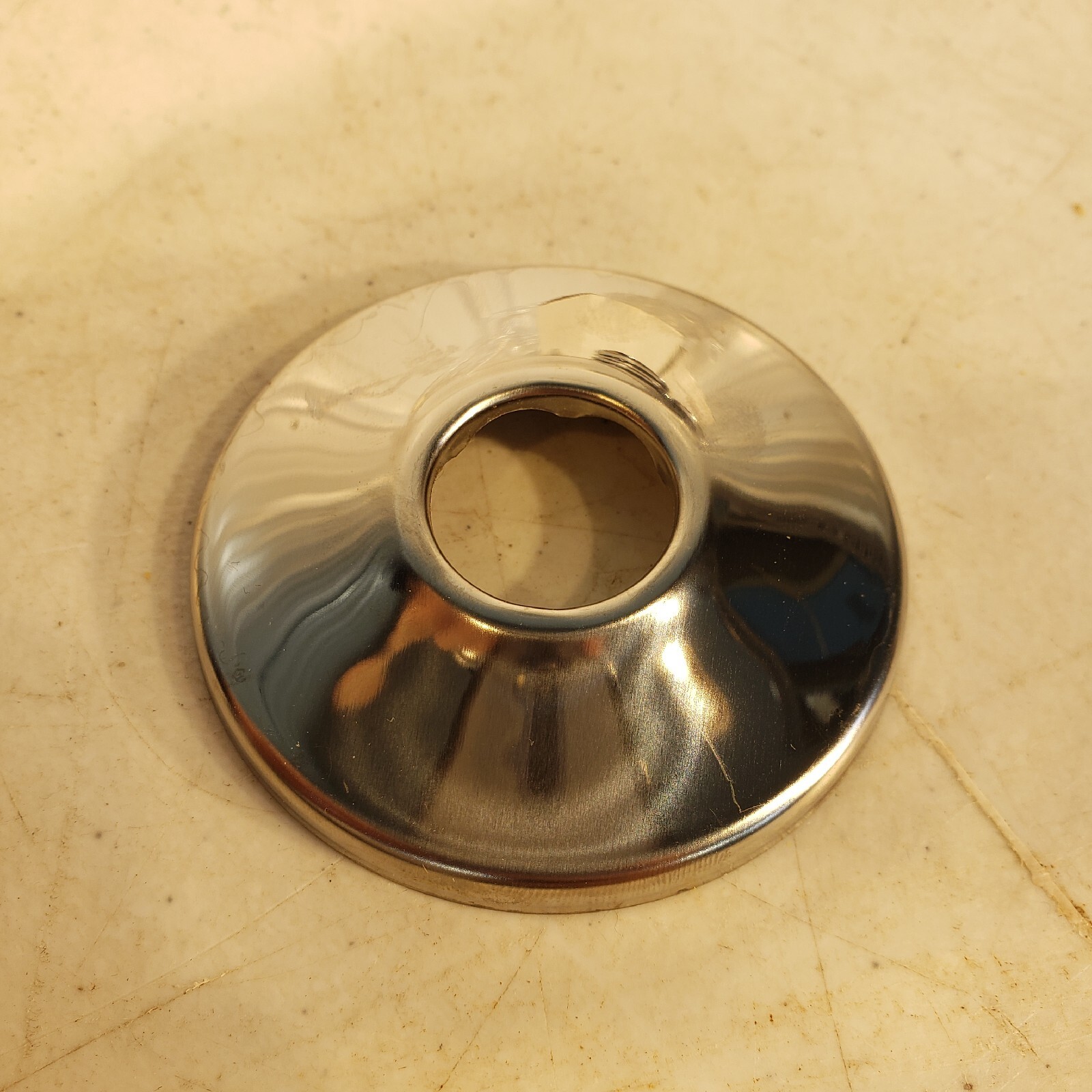 Pipe Escutcheon 3/4″ ID 2-1/2″ OD Metal