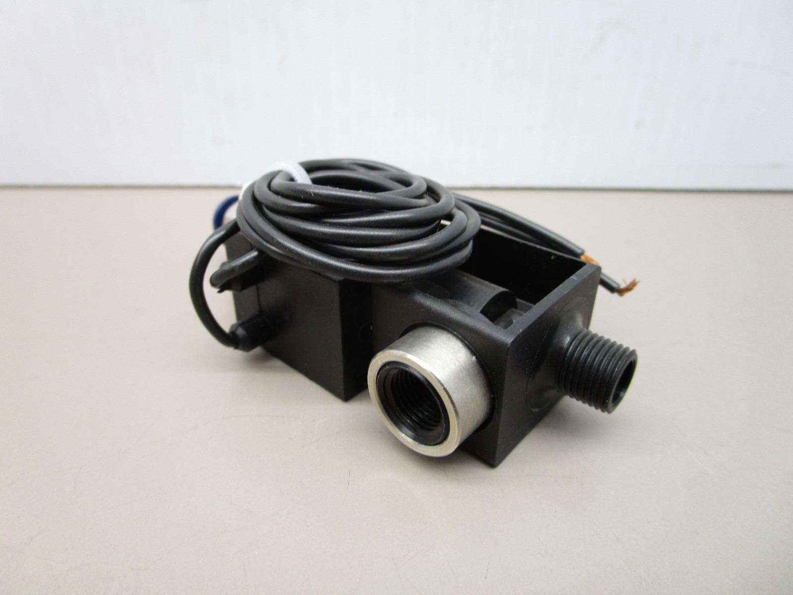 Spartan 9-3822-008 Pneumatic Solenoid Valve 1.2MM/3-2DIV/200PSI 12V/5W/FL