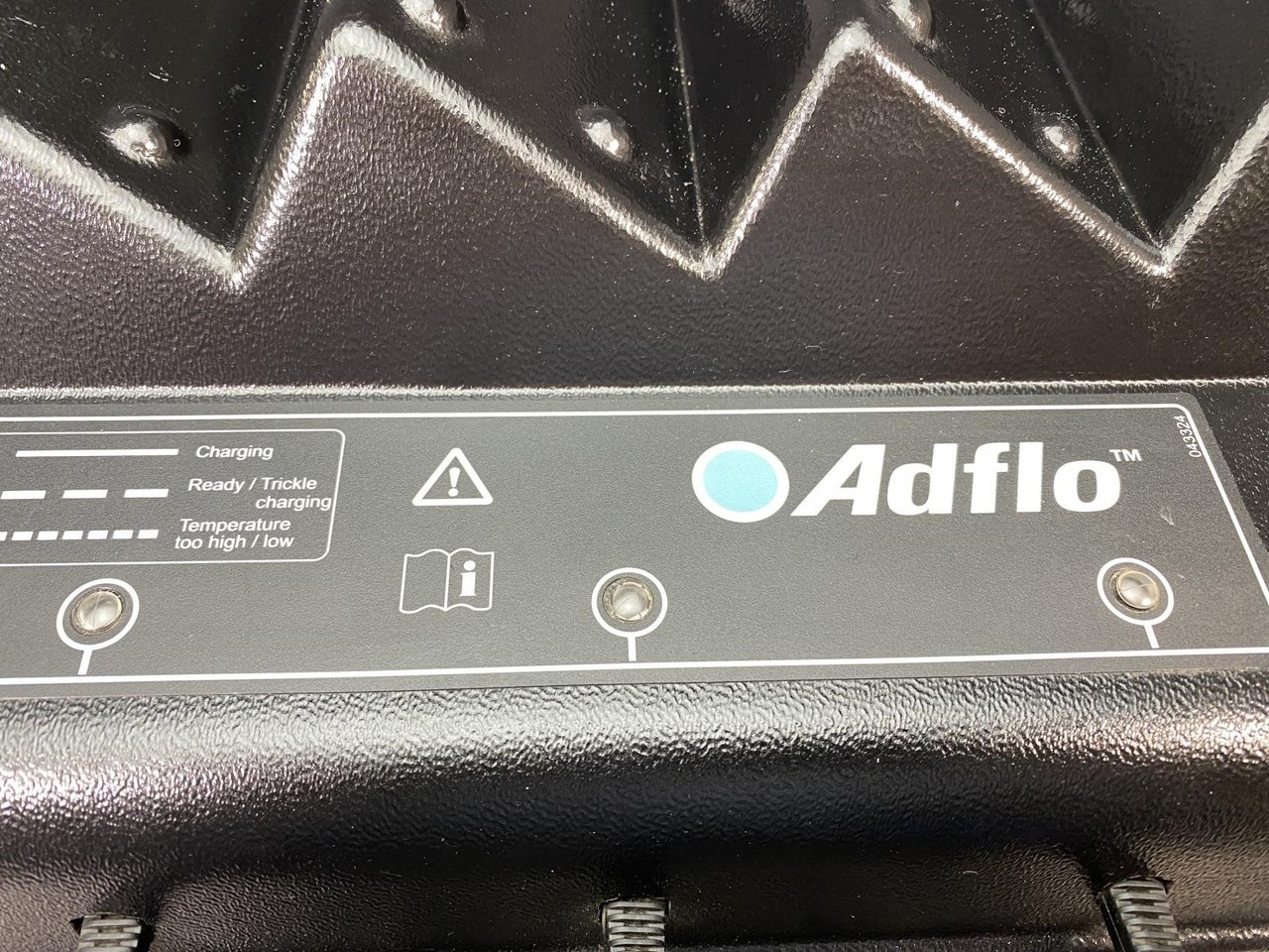 3M Adflo 833206 Six-Bay NiMH Battery Charger 1.4A 7-20VDC