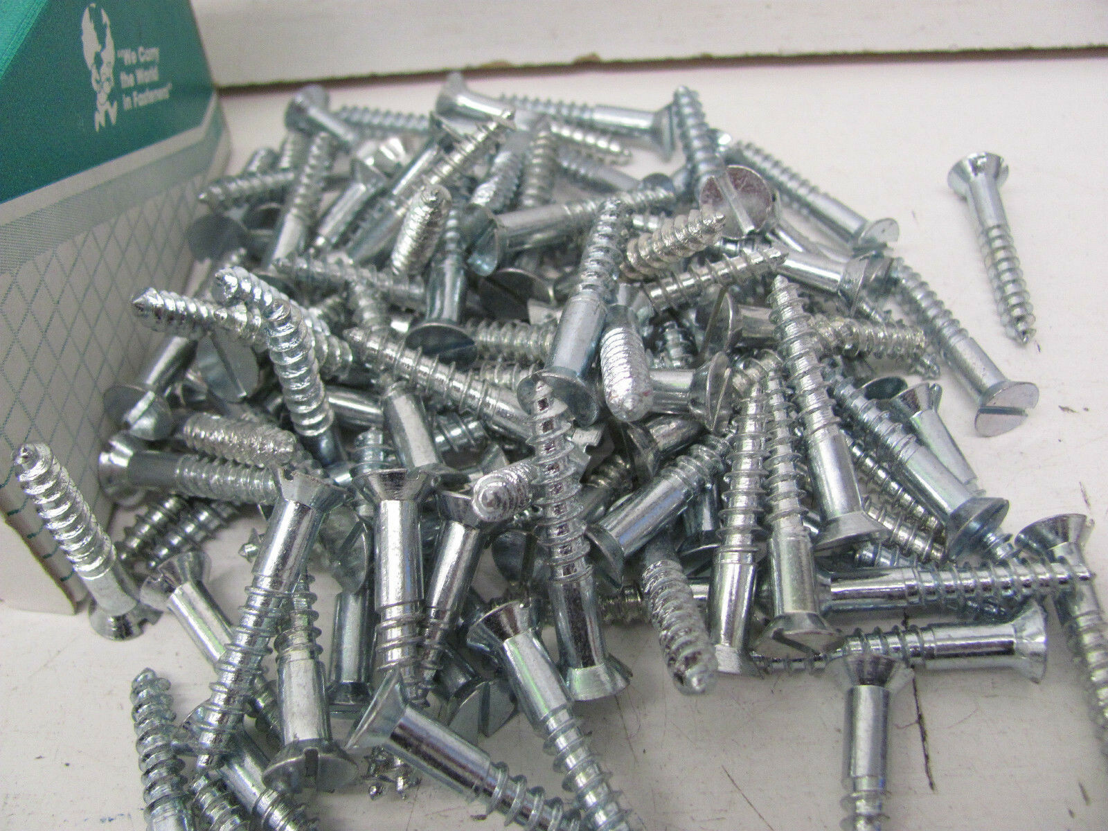 BOX OF 100 FLAT HEAD WOOD SCREWS 10 X 1-1/4″ 5-35-3 091 NEW(OTHER)
