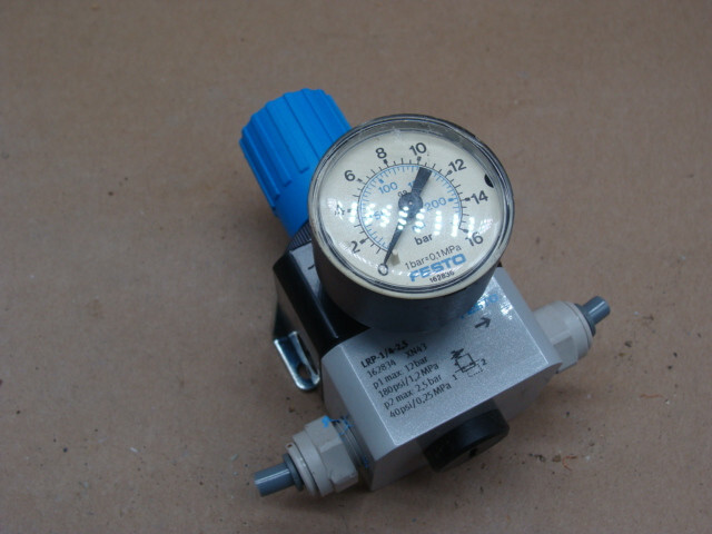 FESTO PNEUMATIC PRESSURE REGULATOR LRP-1/4-2,5 162834 P1 MAX 12BAR P2 MAX 2.5BAR