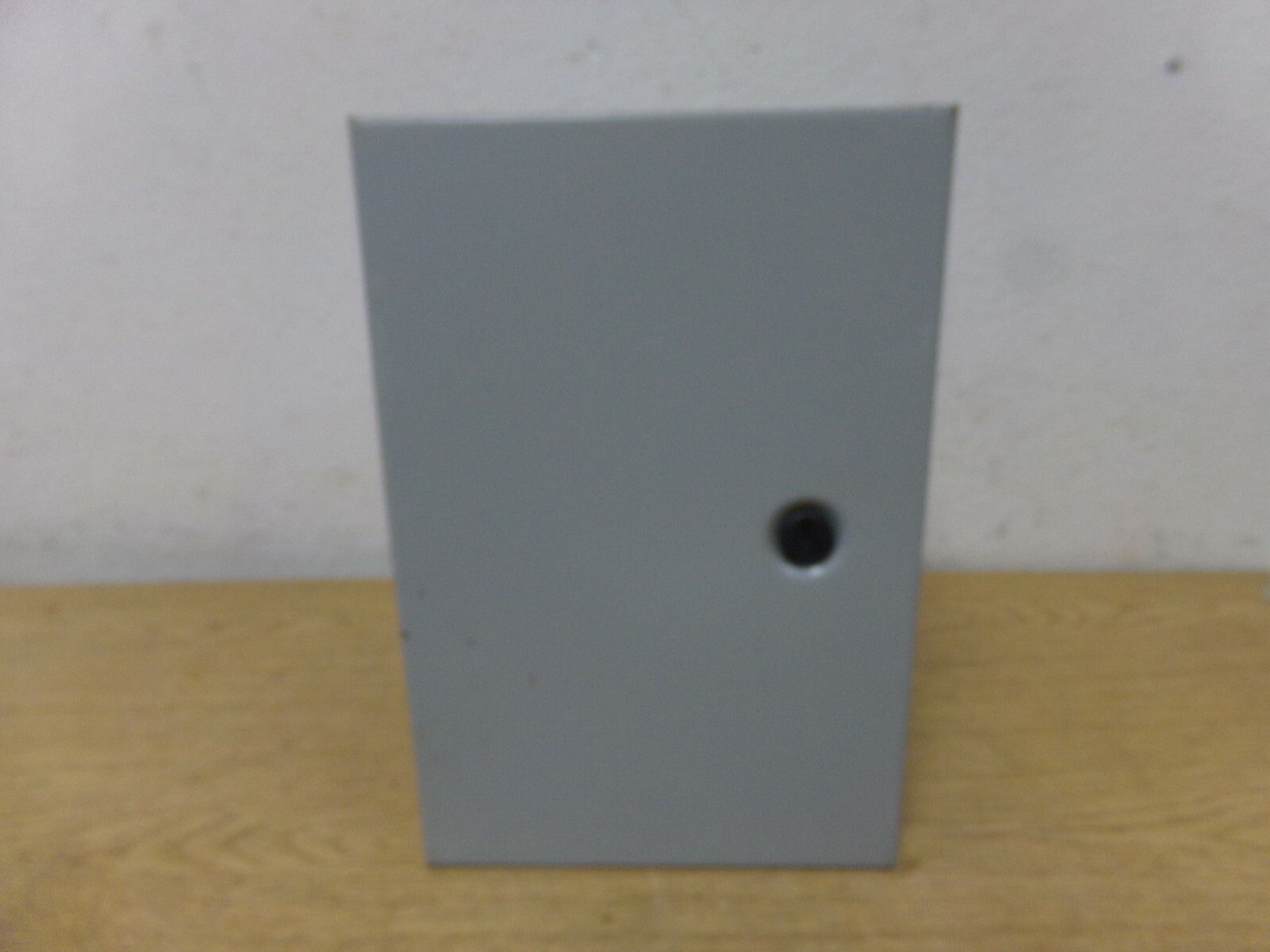 NEW Hoffman AHE12X8X4 12″ x 8″ Cutout Box wi/ Bround Screw R-8520