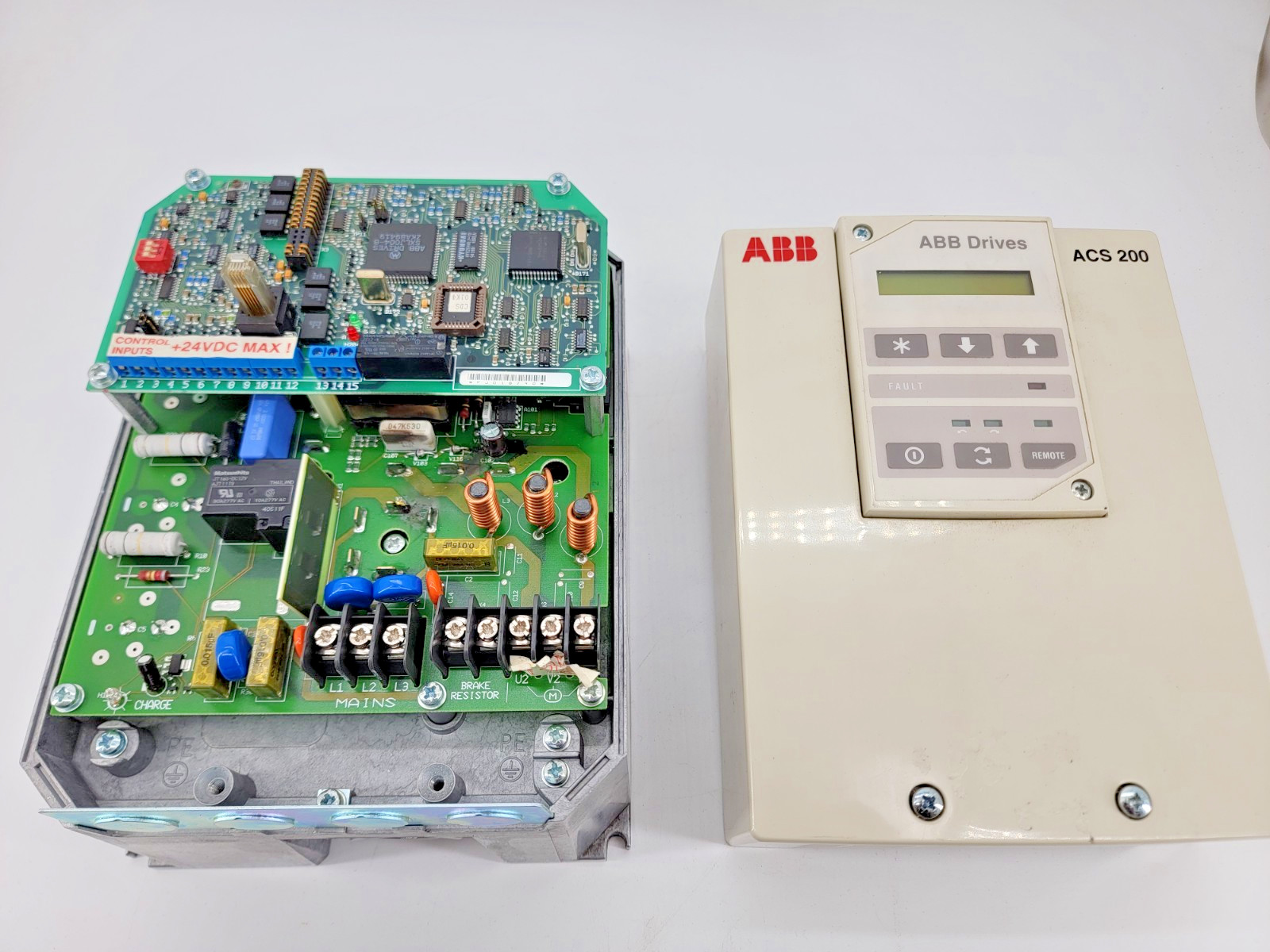 ABB ACS201-1P6-3-00-10 AC Drive 480V 3A 3PH 63Hz – For parts – Not working