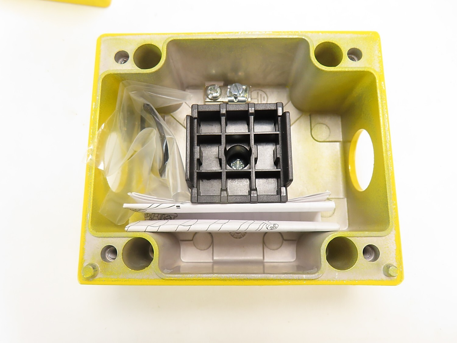 Sprecher + Schuh D7-1MYP Yellow Metal Enclosure Type 4,13 1 Hole NEW IN BOX