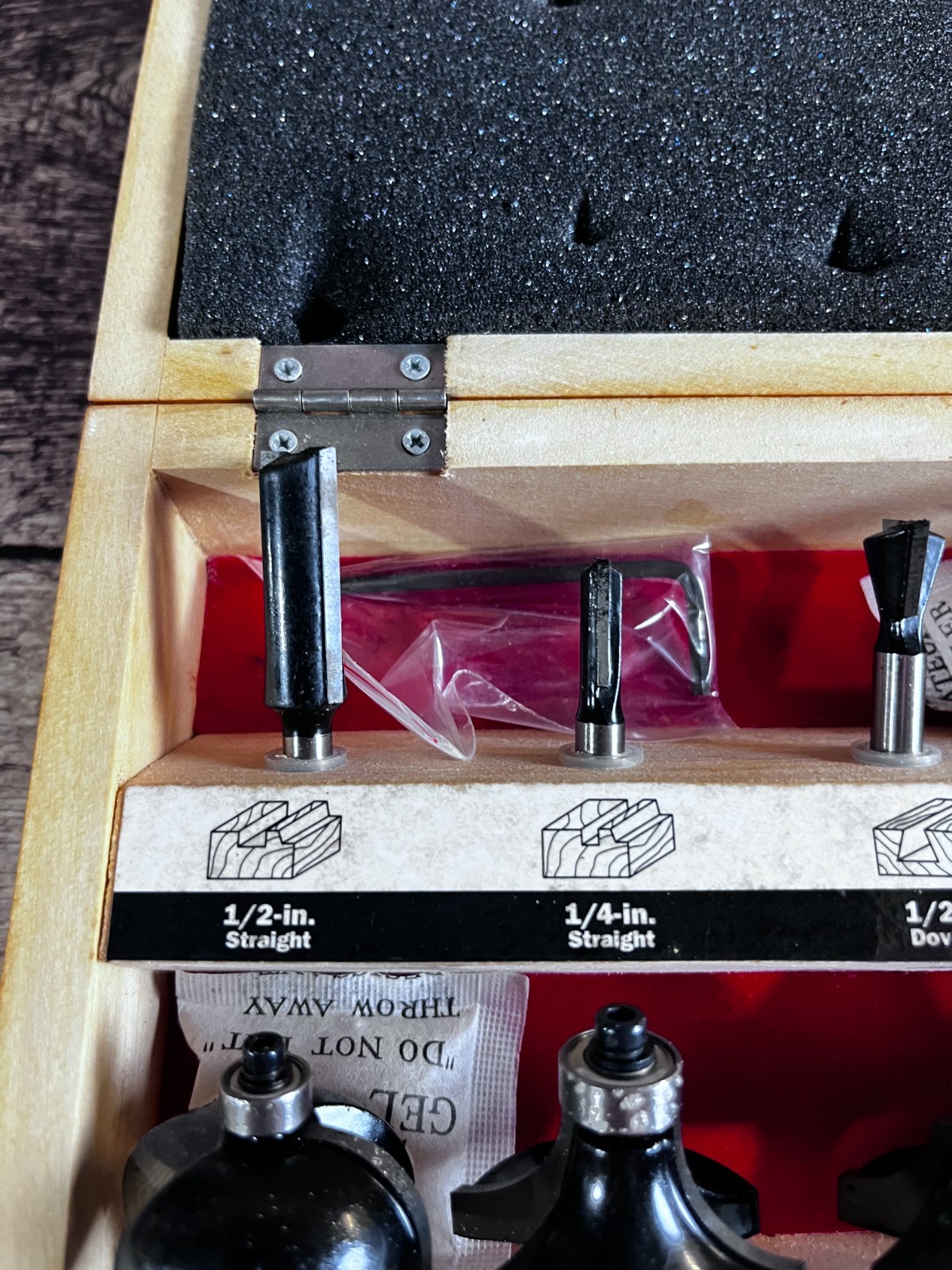 CRAFTSMAN 8 PIECE CARBIDE TIPPED ROUTER BIT SET W/ WOODEN BOX & ALLEN WRENCH