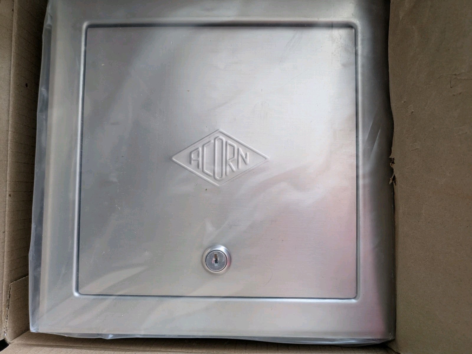 Acorn Engineering 8196 Series Single Valve Recessed Dialysis Supply & Waste Box