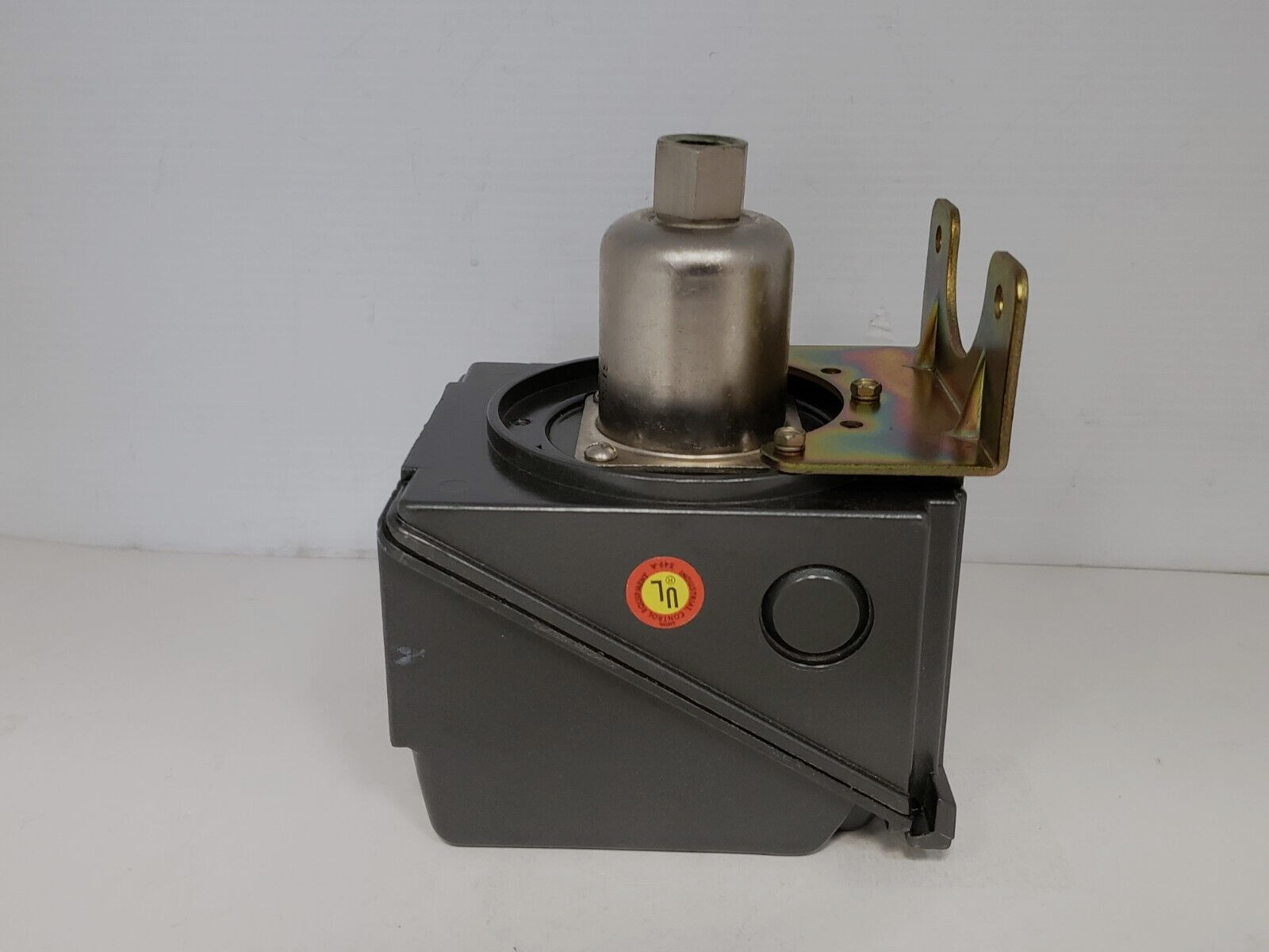 UNITED ELECTRIC J302 8208 9623 144 PRESSURE SWITCH 15A 125/250 VAC NIB