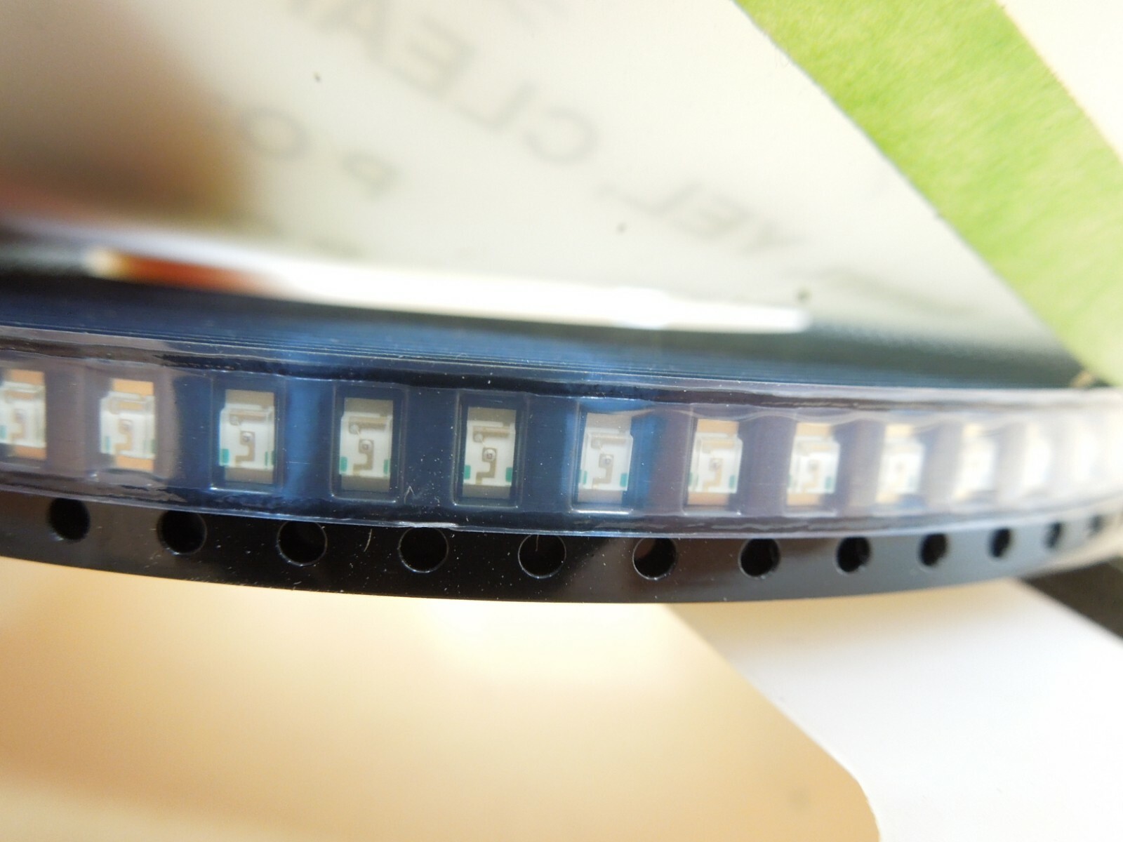 KINGBRIGHT SURFACE MOUNT SMD CLEAR YELLOW LED APT3216YC (LOT OF 1000)
