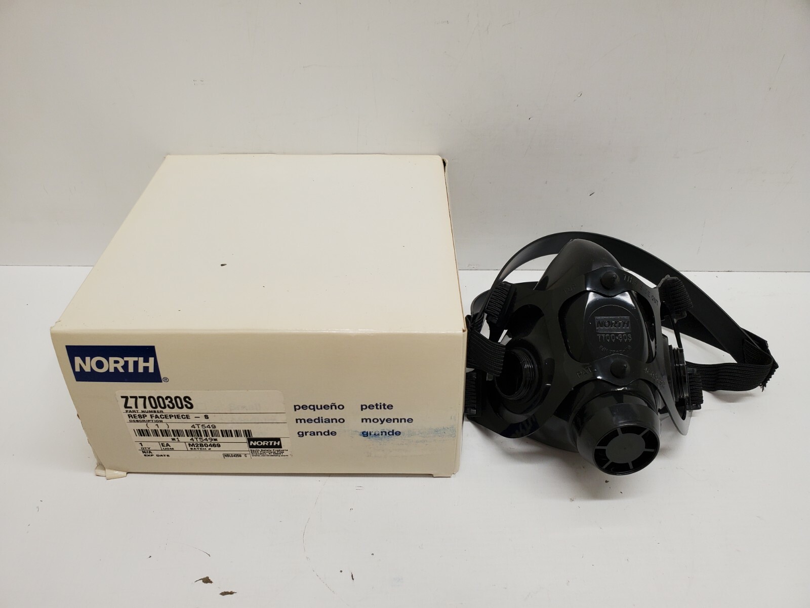 NEW IN BOX! HONEYWELL NORTH HALF FACE RESPIRATOR 770030S