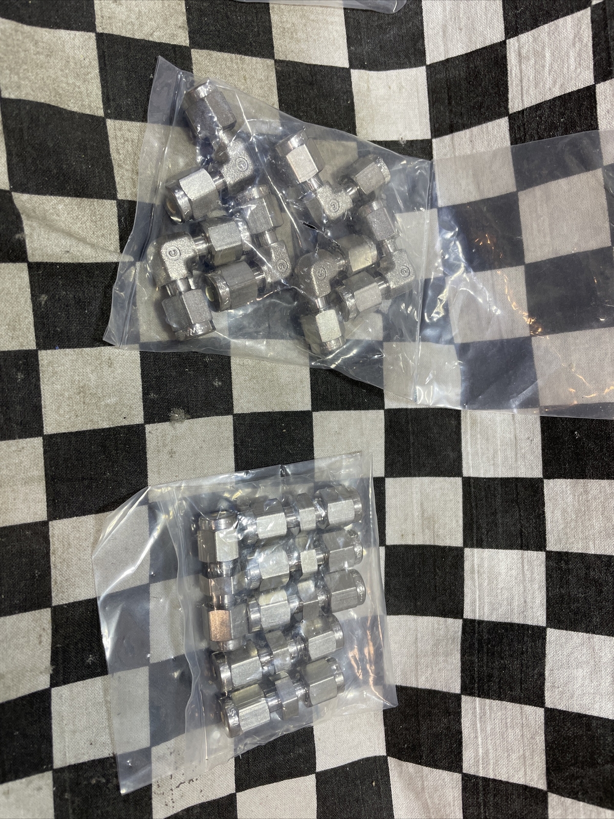 SWAGELOK SS-200-P, SS-200-C, SS-200-6, SS-200-9, TEE UNION 1/8″, LOT OF 24 #YB18
