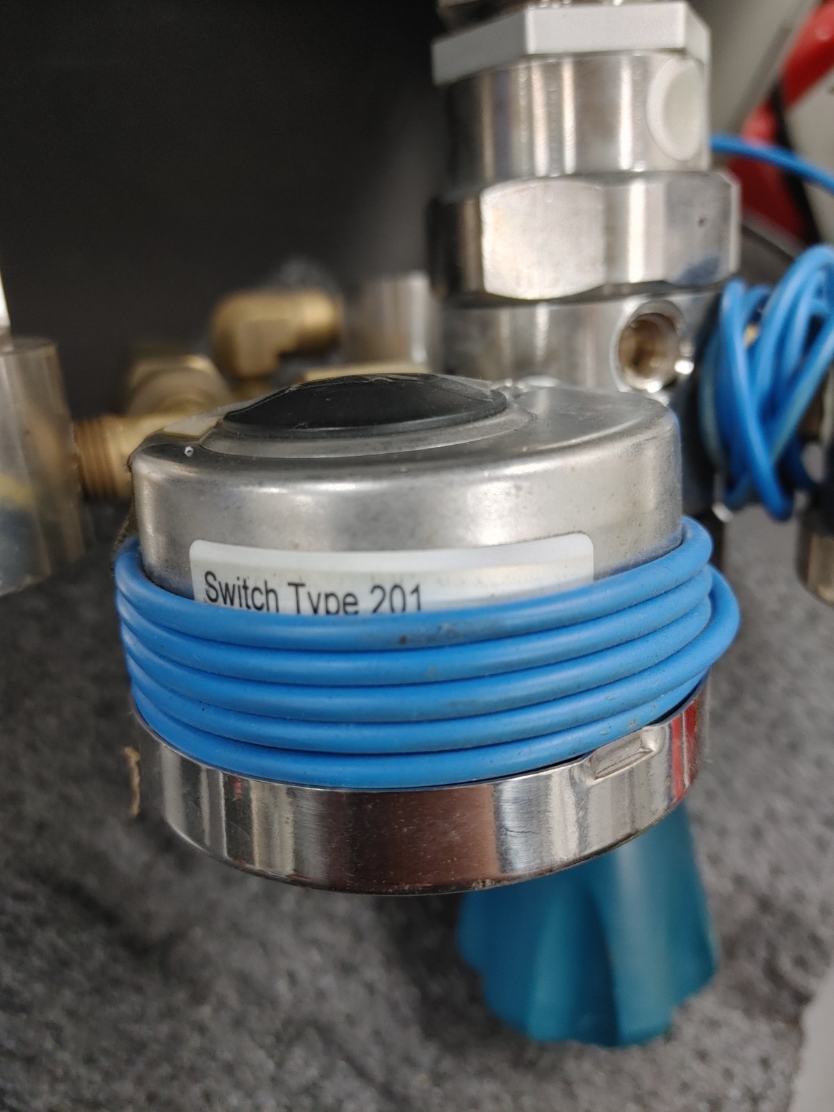 MATHESON High Purity Regulator with MATHESON Type 201 Switch X2 Pressure Gauges
