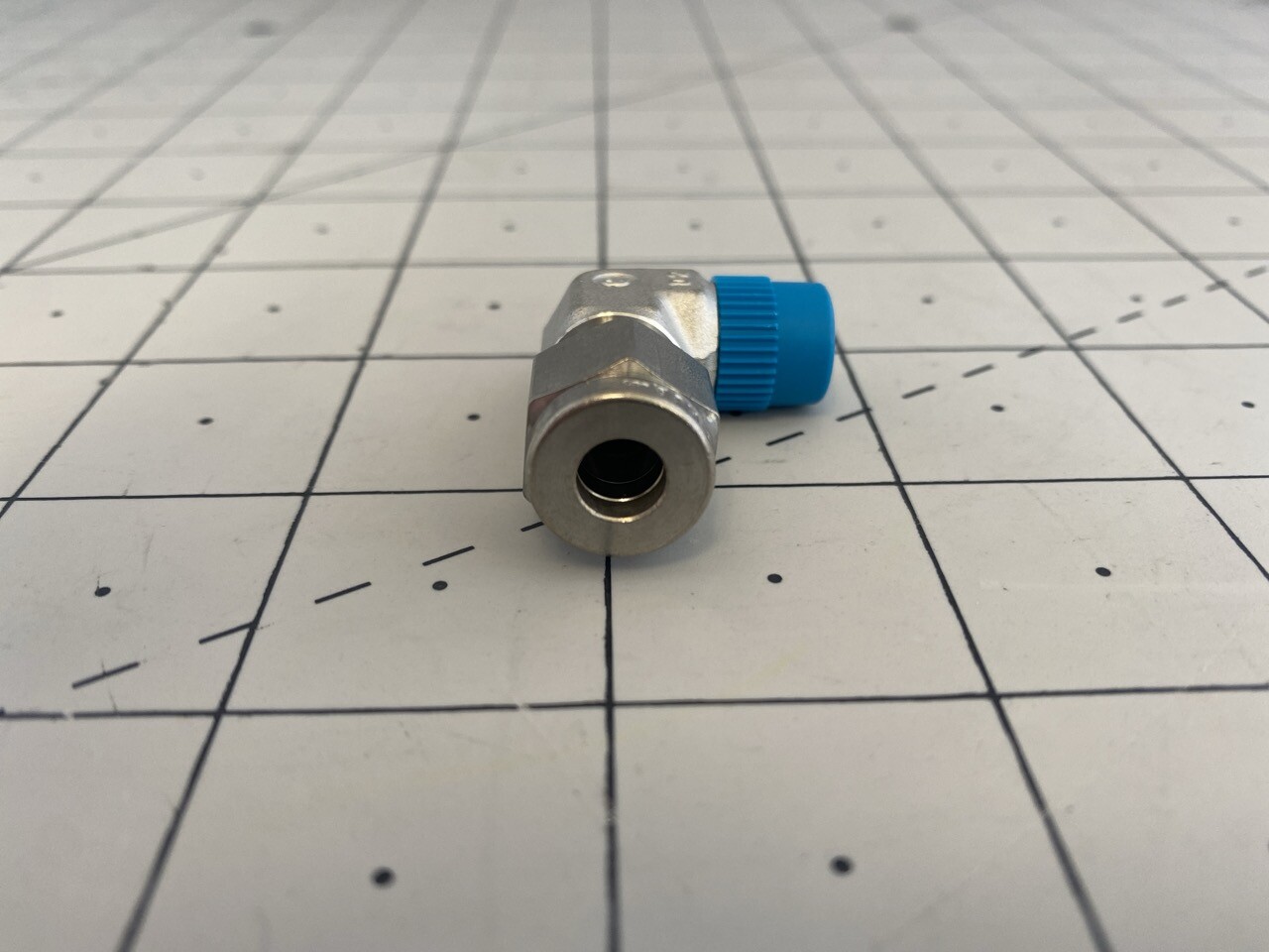Swagelok Tube Fitting, Male Elebow 1/8in Tube OD x 1/4in Male NPT PN: SS-200-2-4