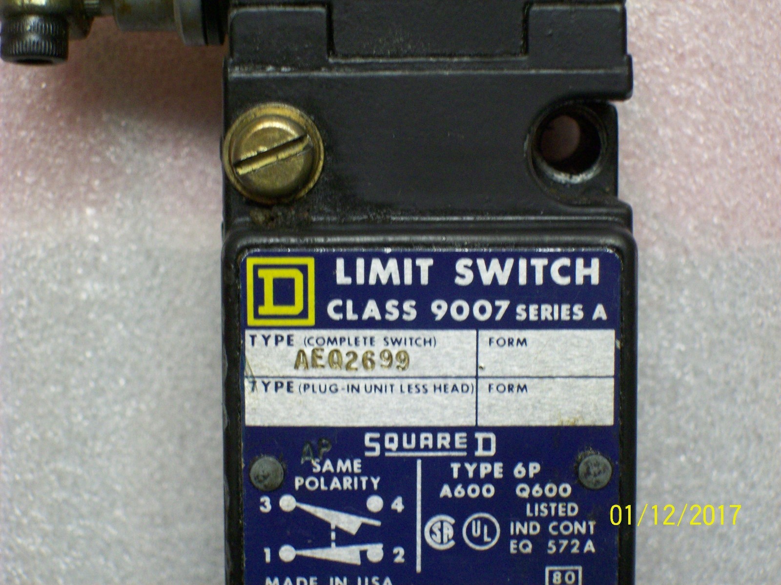 SQUARE D LIMIT SWITCH with OPERATOR HEAD CLASS 9007 SERIES A , AEQ2699