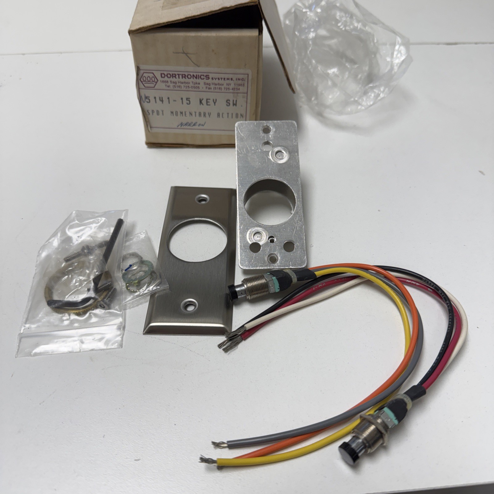Dortronics 5141-15 Key Switch SPDT Momentary action