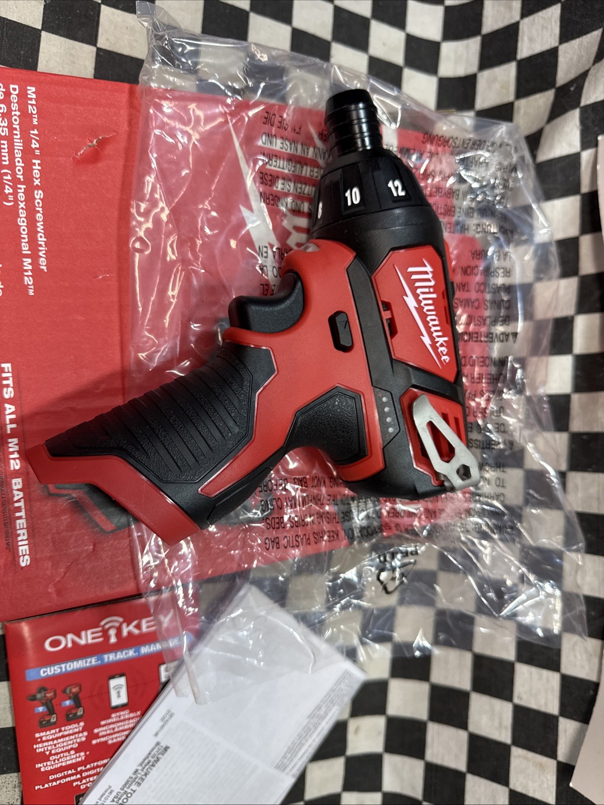 MILWAUKEE Screwdriver 1/4″ Drive Size + BATTERY PACK LI-IO, 2401-20 & 48-11-2001