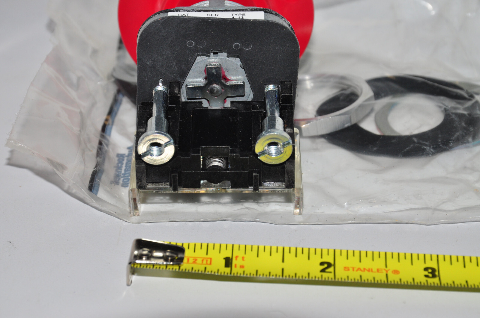 ALLEN-BRADLEY RED MUSHROOM HEAD PUSH BUTTON Type 4,13 Cat 800T-D6JD2