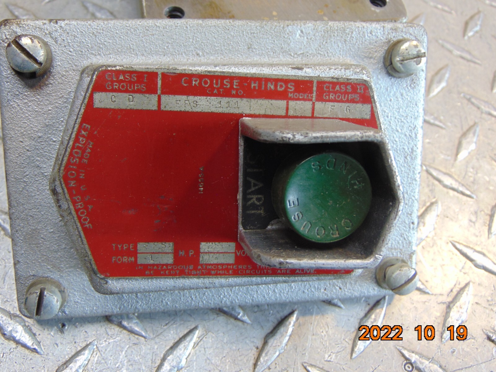CROUSE HINDS EFS 111 START PUSH BUTTON CONTROL STATION HAZARDOUS LOCATIONS