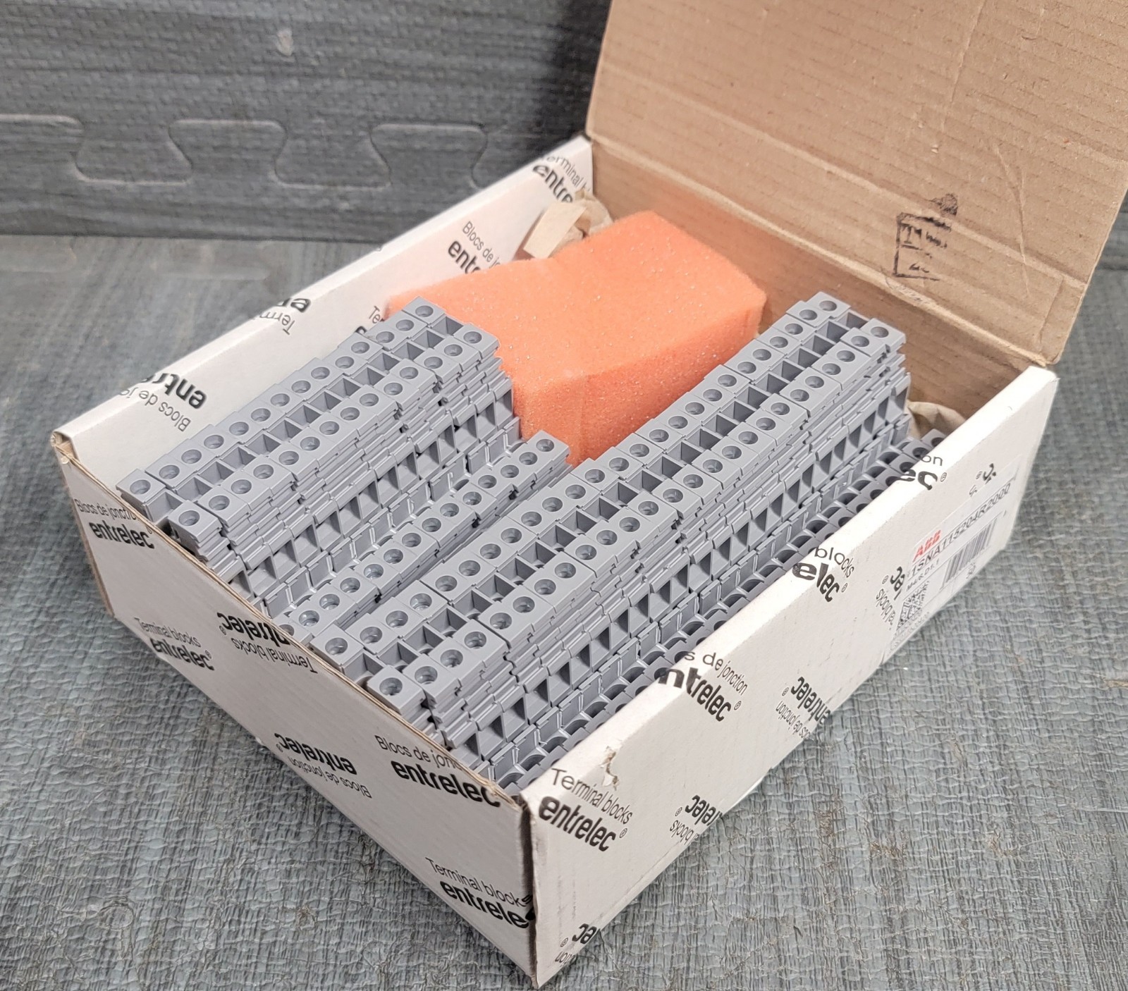 Box Of ABB ENTRELEC 1SNA115204R2000 M4/6.D1.1 Containing 39 Remaining Terminals